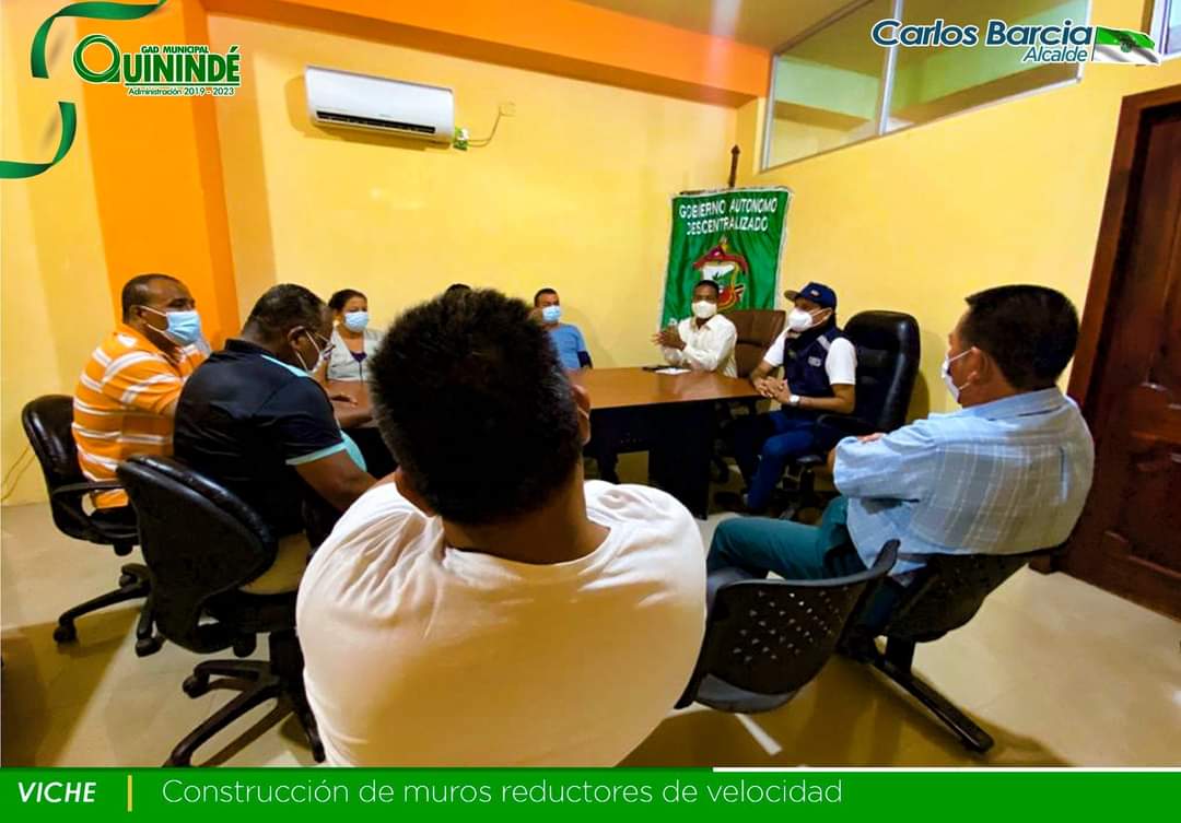 GADQuininde's tweet photo. Director Municipal de Tránsito, mantuvo agenda de trabajo con representantes de la transportación pública y autoridades de la parroquia #Viche, en este espacio de diálogo, se socializó la articulación de trabajo, 1/2 https://t.co/4KvZjnVD6j