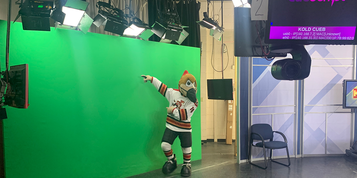 RoadrunnersAHL's tweet photo. Had a lot of fun visiting @KOLDNews preparing for the Youth of the Year Celebration with the Boys and Girls Clubs of Tucson 👦🏼👧🏿

#LetsGoTucson 🎙️ https://t.co/y27n417kxe