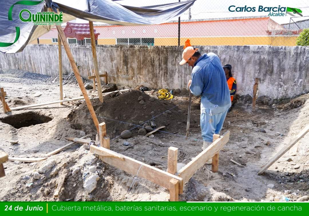 GADQuininde's tweet photo. ¡La Obra no se detiene! 
Arrancaron los trabajos de construcción de la cubierta metálica, baterías sanitarias, escenario y regeneración de la cancha de usos múltiples del barrio "24 de junio". 1/2 https://t.co/a0SEWy82Ng