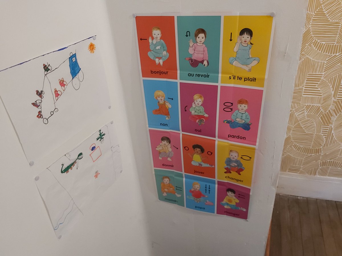ThibaultLh18's tweet photo. Il y a quelques temps j'ai vu @MelanieLmst faire la promo du bouquin dont est issu ce poster, afin d'aider les petits à apprendre la #LSF. N'hésitez pas, jeunes #parents, ça améliore la vie!
#SectionDaron https://t.co/8pozTgqMNT