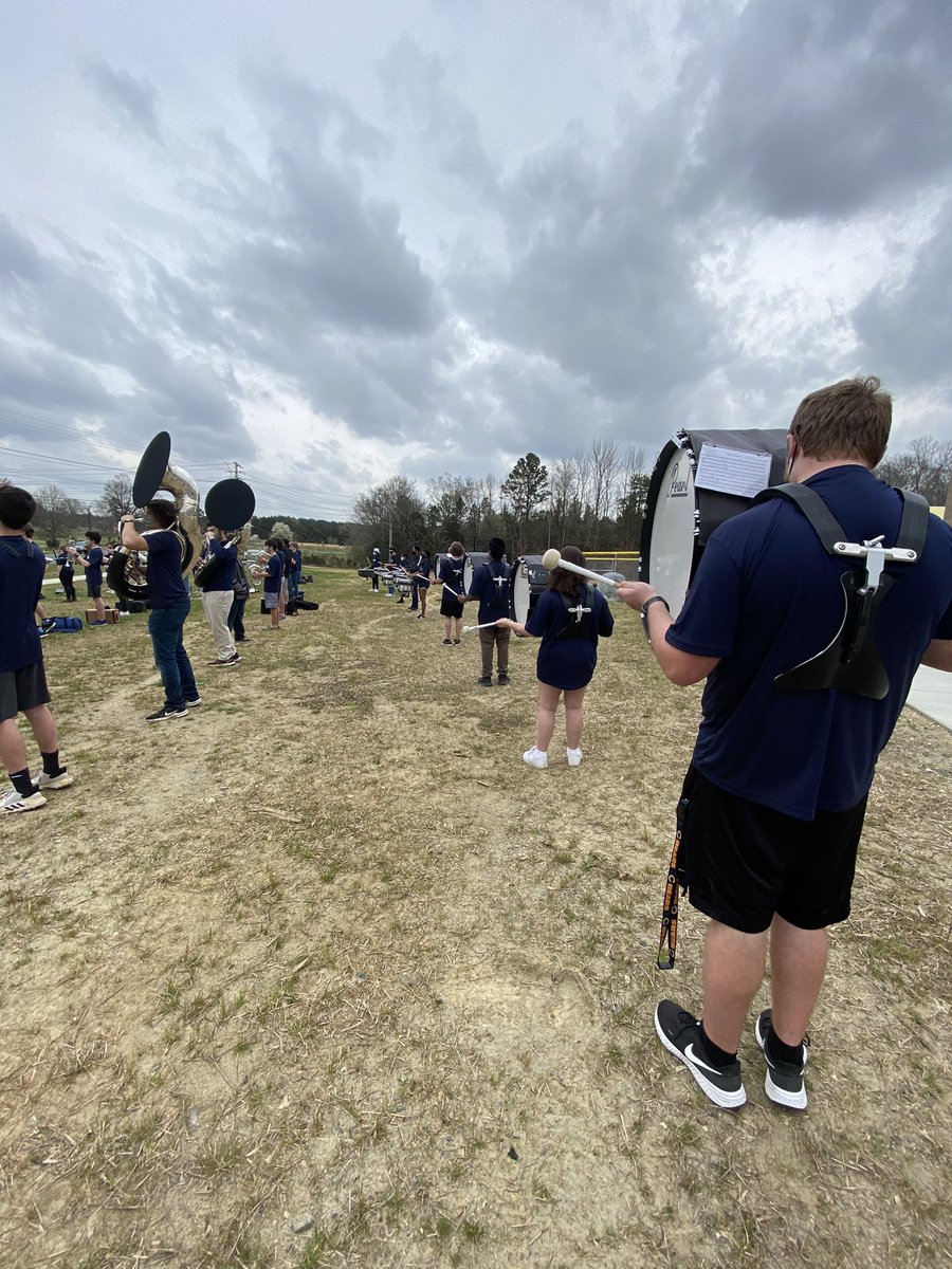 MsParham_Music's tweet photo. Our Hickory Ridge friends down the street came over for a fun dismissal surprise!! Our Cowboys LOVED it!! 🥁🎺💙 #WeAreHickoryRidge #CowboyMusicians #MakingConnections https://t.co/Ax5hujZEZO