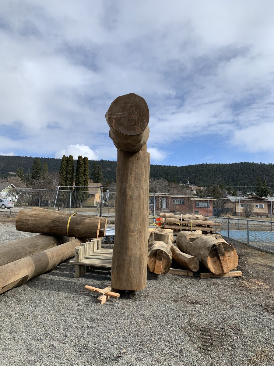 SD27_CC's tweet photo. Very exciting! Another outdoor learning space going up at Marie Sharpe @BeaulneKris @MarieSharpeElem https://t.co/J6Bdtd0LEl