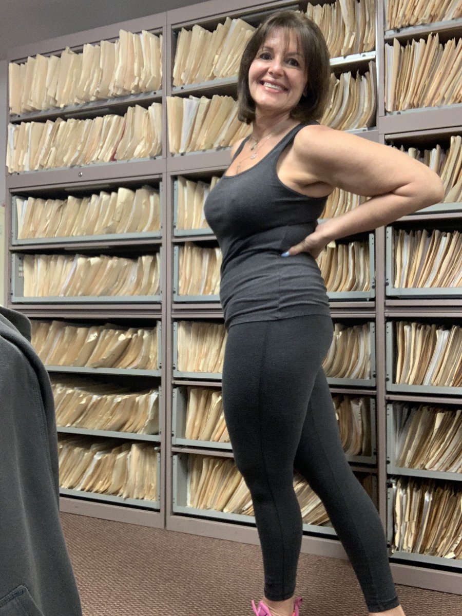 BronxGal62 on Twitter: "Hump day vibes 😎🍑#littlebuttsmatter #