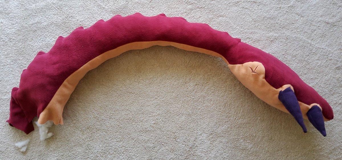 BlueSharkieee's tweet photo. 🐛👀

I need to redesign the spikes and their attachment, because I got slightly annoyed while trying to sew - or better "force" them in... 🙃

Looking forward to the body! https://t.co/oNCW0sf07i