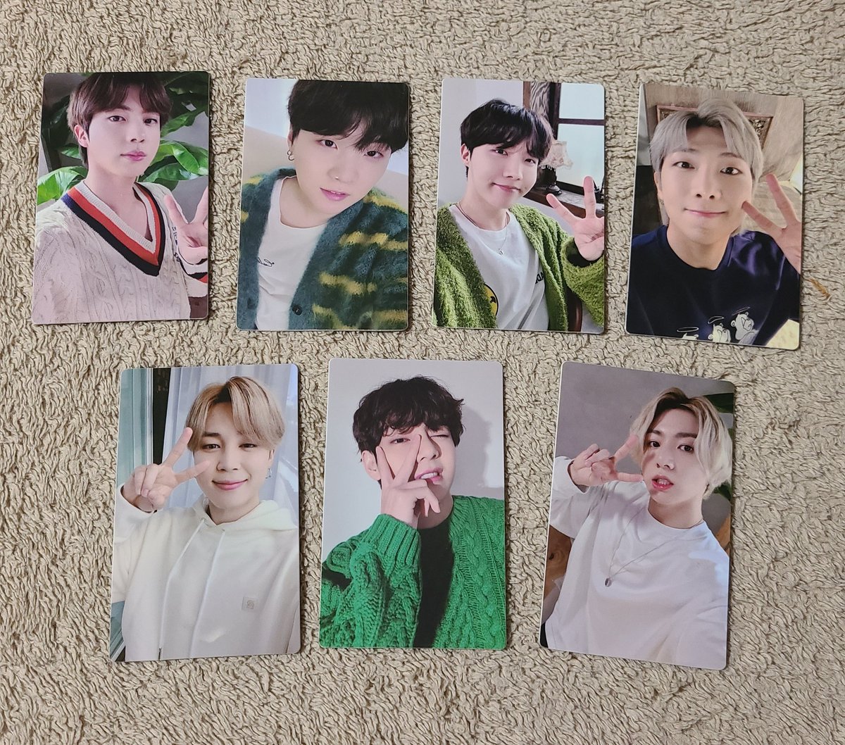 candiapple45's tweet photo. Ahhhh yeah! BTS BE Essentials M2U Lucky Draw collection complete! Still waiting for Soundwave but I'm crying happy tears to add these 7 beauties to my binders. 💜🥰  #BTS #BE_BTS #BE_Essential #M2U #BTSLuckyDraw #M2ULuckyDraw https://t.co/uNnRkMaeYv