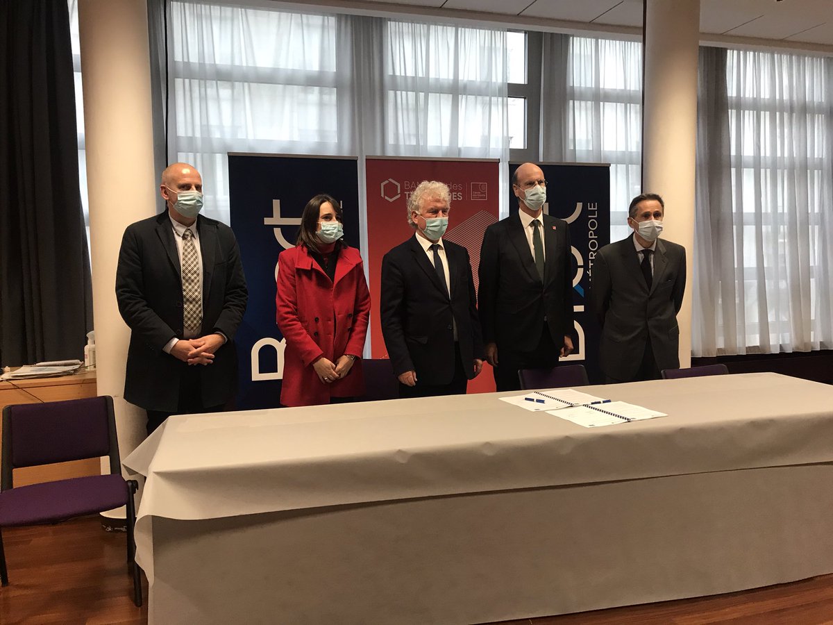 BdT_Bretagne's tweet photo. Signature d’une convention de partenariat entre Brest Métropole et la Banque des Territoires en présence de M. Eric Lombard Directeur général de la Caisse des Dépôts #BrestMetropole #BanqueDesTerr https://t.co/IHk228Lxck