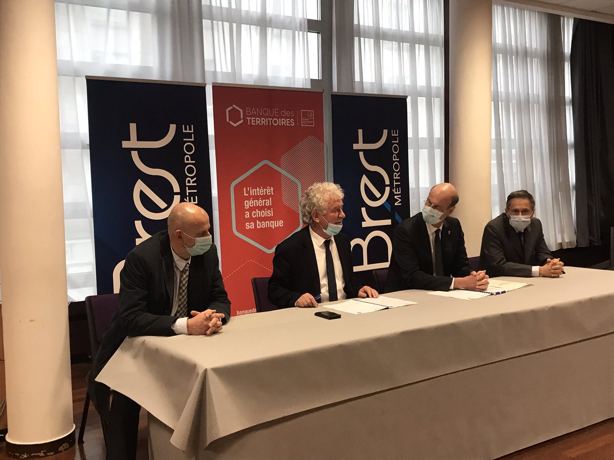 BdT_Bretagne's tweet photo. Signature d’une convention de partenariat entre Brest Métropole et la Banque des Territoires en présence de M. Eric Lombard Directeur général de la Caisse des Dépôts #BrestMetropole #BanqueDesTerr https://t.co/IHk228Lxck