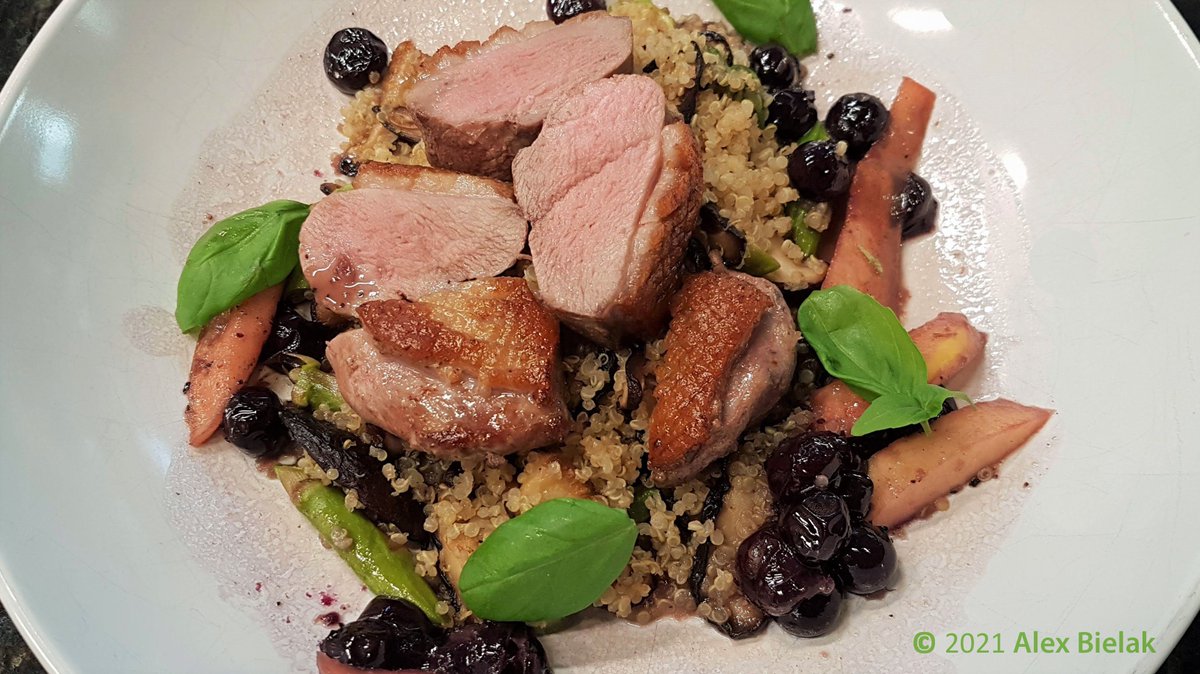 AlexBielak's tweet photo. Made this Seared Duck Breast with Pickled Blueberry and Apple sauce, on a bed of Peruvian Quinoa with Asparagus and Shitake Thanks to @KingColeDucks &amp; @miski_organics for the samples received via #RCShow #duckyoureit #trytheduck - And yes it was as delicious as it looks. https://t.co/PVFzv7Ykq5