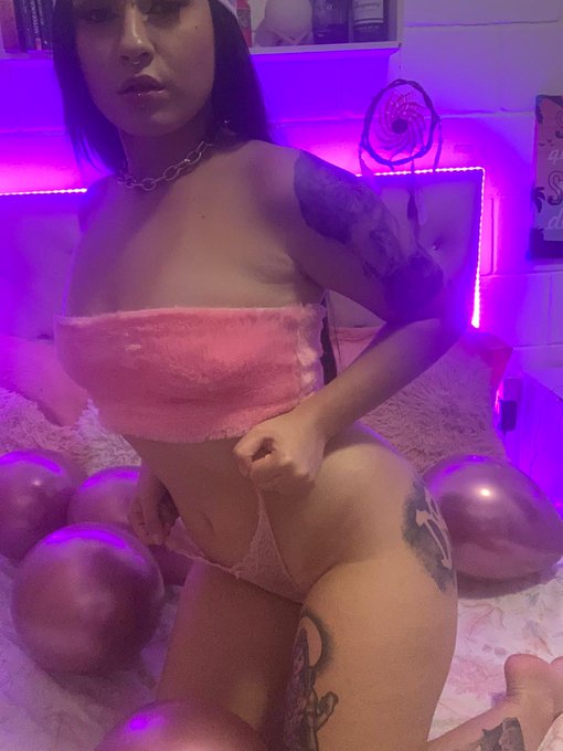 Aquela ajeitadinha b&aacute;sica na calcinha... 😈  Showsinho hj as 20:00  no @cameraprive. ⬇️⬇️ https://t.co/4T9rHIPvOP  Cad&ecirc;