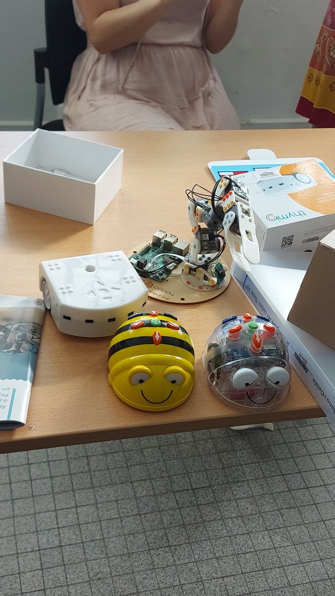PromoMaths's tweet photo. Après-midi d'échanges entre l'#IREM @math_martinique et @Canope_972.
Au programme : #escapegame avec #PégaseLAB, algo/programmation/robots et impression 3D. https://t.co/14xzHRYLUM