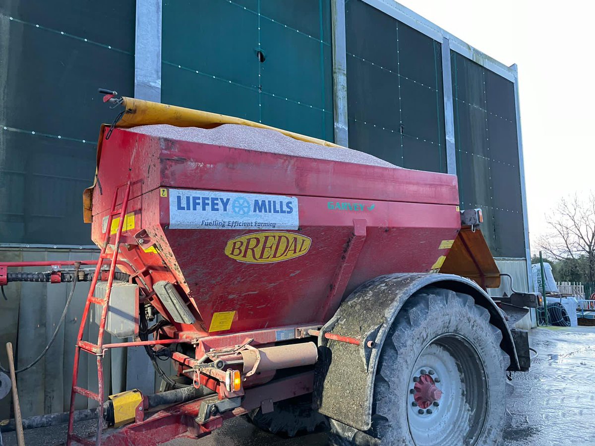 LiffeyMills's tweet photo. No half loads in Liffeys at 7 in the evening here in the Banner County! https://t.co/I8GeEuR9sO
