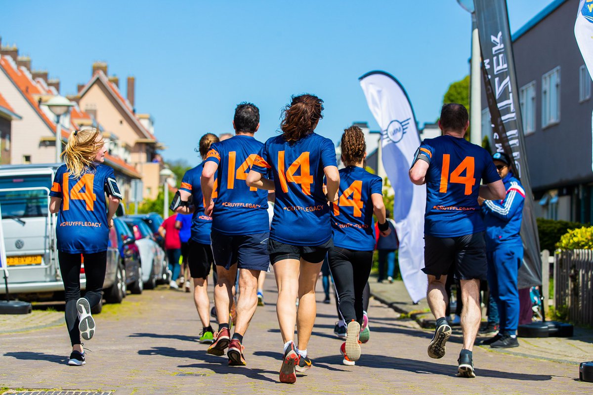 Als iemand mensen in beweging kon brengen, dan was het Cruijff wel. Daarom organiseert zijn Foundation op 25 april de Cruyff Legacy 14K. 

De vorm is anders, het doel hetzelfde: geld ophalen om kwetsbare kinderen de ruimte te geven om te bewegen. 🏃🏃‍♀️

➡️ acties14k.cruyff-foundation.org