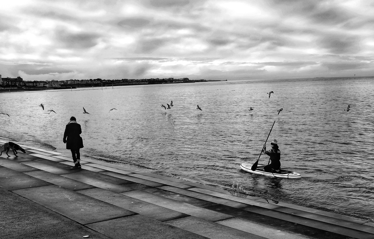 plastering4u's tweet photo. I feel really fortunate to live and work in the Kent seaside town, Margate.#blackandwhite  #blackandwhitephotography #photography #seaside #naturallight #sunlight #people #observation #lightandshadows #margatebeach #margate #enjoylife https://t.co/0iEtfEnQkq https://t.co/Sd1nXUcvct
