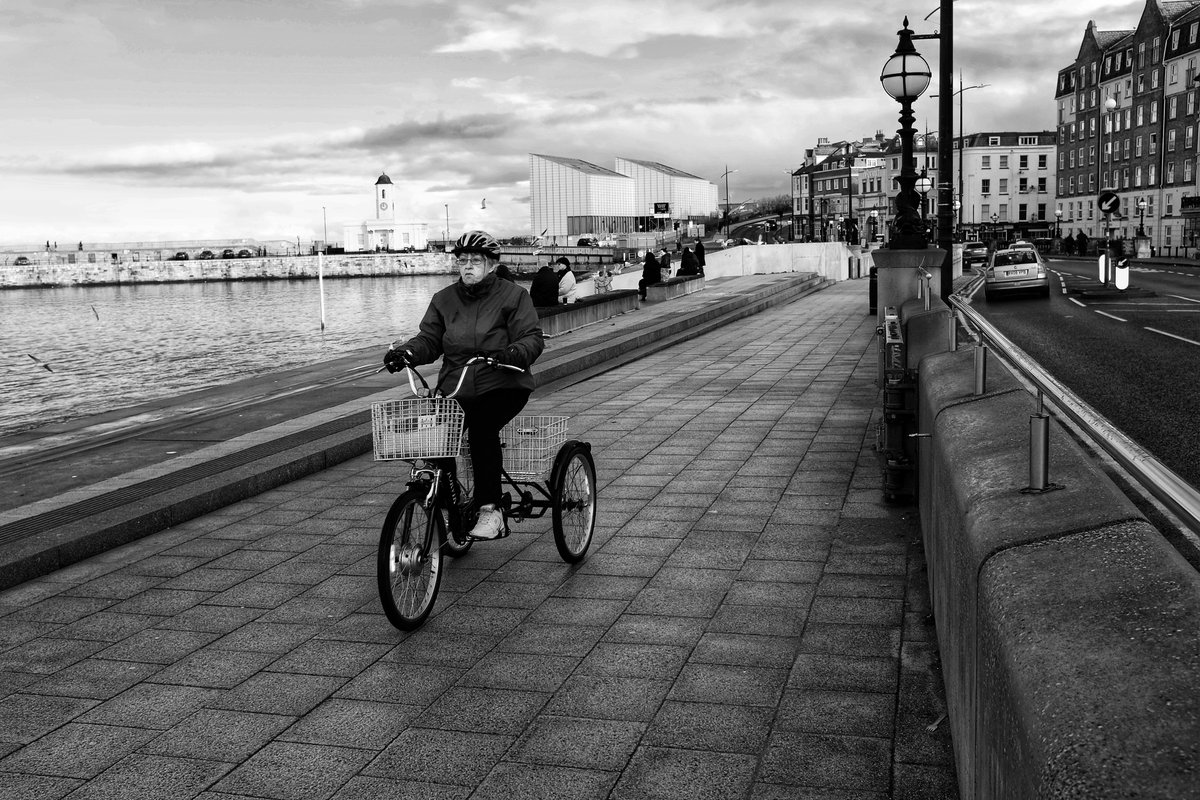 plastering4u's tweet photo. I feel really fortunate to live and work in the Kent seaside town, Margate.#blackandwhite  #blackandwhitephotography #photography #seaside #naturallight #sunlight #people #observation #lightandshadows #margatebeach #margate #enjoylife https://t.co/0iEtfEnQkq https://t.co/Sd1nXUcvct