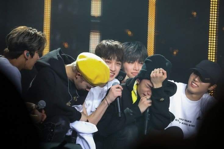 Merxlyn_Yoim's tweet photo. HAPPY 3RD ANIVERSARY 💕💕💕
Pasaron 3 años y desde entonces no nos soltamos las manos para seguir caminando y apoyandonos juntos!!. Los apre3mucho mis  niños 🐶🦊🐱🐷🐨🐿️🐤🥟
#StrayKids3rdAnniversary
#STAYingWithYou 
#LoveStrayKids
#스키즈와_스테이의_3번째봄
@Stray_Kids https://t.co/TIhllE6VNU