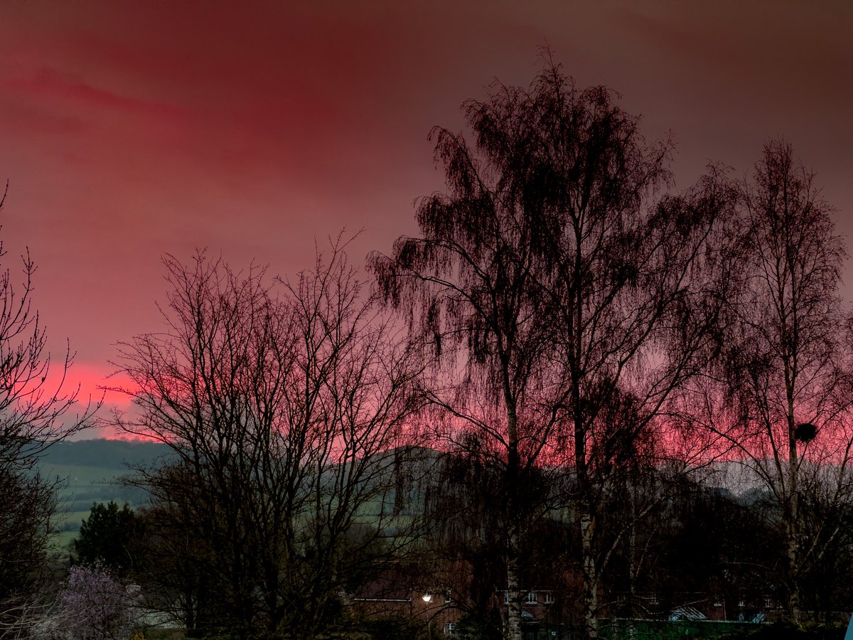 Cotswold Spring Sunrise.#Cotswolds ⁦<a href="/cotswoldlife/">Cotswold Life</a>⁩ cotswoldlifestyle #gloucestershire #landscapes #tourism #holidays kenhitchings.com
