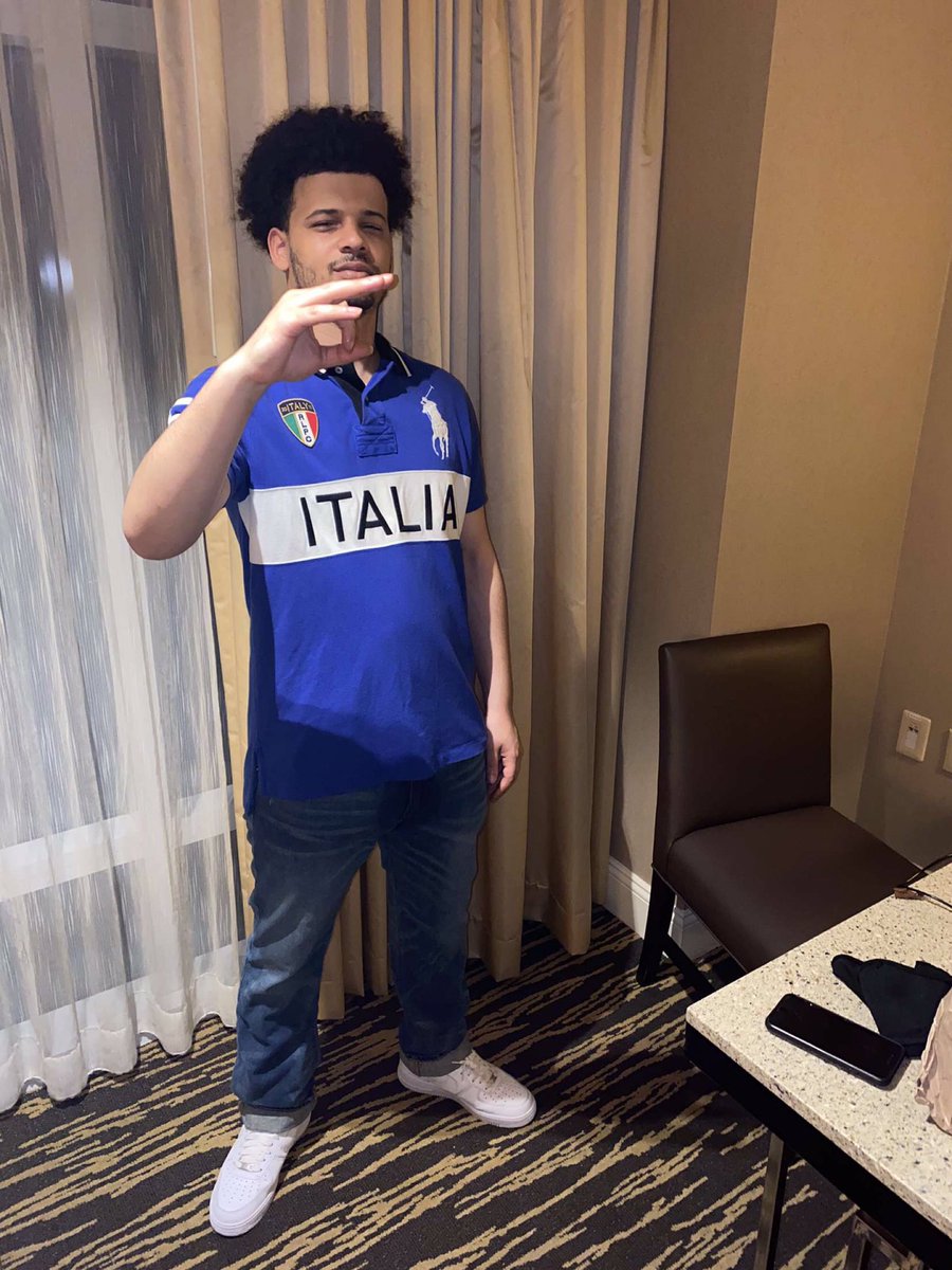 TheRealJayBrizz's tweet image. Ainno lames w/ us my niggas put you on The Day. Niggas can’t walk in my shoes when ya size is just a 8 #LLND 🕊🤍