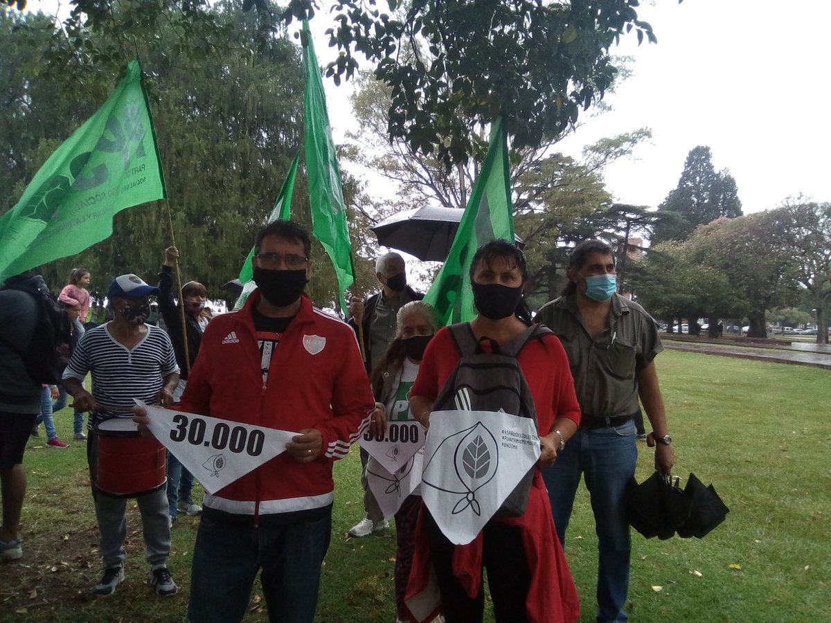 AliciaCavaller6's tweet photo. #Ahora en el parque nacional a la Bandera #24M #Son30Mil #MemoriaVerdadYJusticia #PPS #precente #45AnosDelGolpeGenocida https://t.co/MOMr2RcA3R