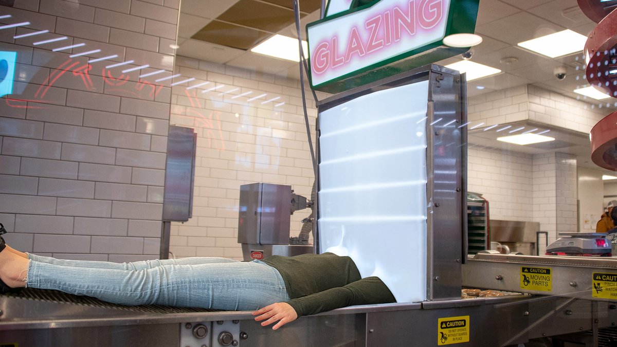 Krispy Kreme Offers Vaccinated Customers Free Ride On Glaze Conveyor Belt bit.ly/3vVHlcK