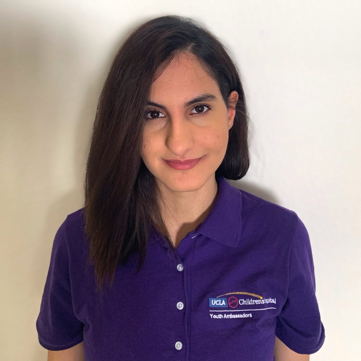 UCLAMCH's tweet photo. Students are giving back to #UCLAMCH as inaugural members of the Mattel Youth Ambassadors Program. The program is the brainchild of college student Nazanin Nayeri, who was diagnosed with #SynovialSarcoma during her senior year of high school.
Read. ➨ https://t.co/SciZk1YCSm https://t.co/0nSzD1rrIh