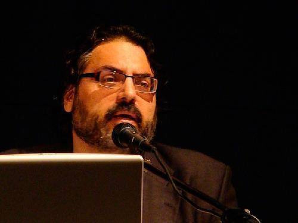 provincia1270's tweet photo. "Ir a un recital de rock en dictadura era peligroso y liberador", dijo @MarceloGobello.

En #LaTardeDeProvincia el periodista habló también de su nuevo libro producido junto @LittoNebbiaOk. 

Nota: https://t.co/137u5nRBec https://t.co/sqE7EqNTms
