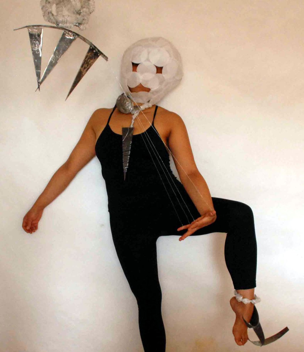 Ana María Serpa
serpa-art.com
EstoNoEsObra
Performance/Instalación
200x200x80cm
2010
#AVAM #WomenArtists  #Mujeresenlasartesvisuales #Mujeresartesanas #asabbogota #ArtistasLatinosenMadrid #Latinoamericarte #Pollerón #performance  #artinspain #internationalartist #bbax