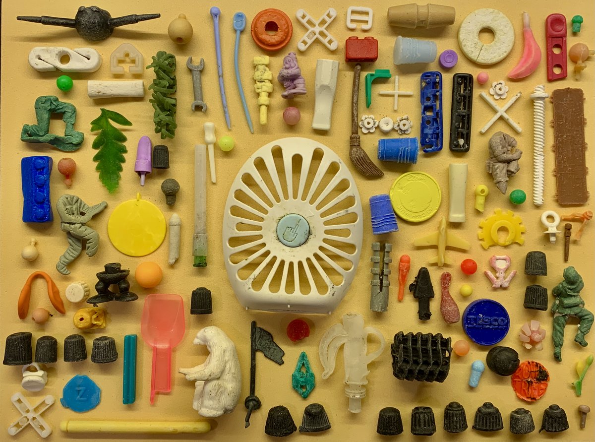 Random finds from the strandline yesterday, including one of Snow White's dwarfs, vintage hair pins, a needle & lancet, fake foliage, Lego from the spill of 1997, a polar bear, old Smartie lids, toy soldiers and a tiny spanner. Note all the tyre valve dust caps. #EverydayHeritage