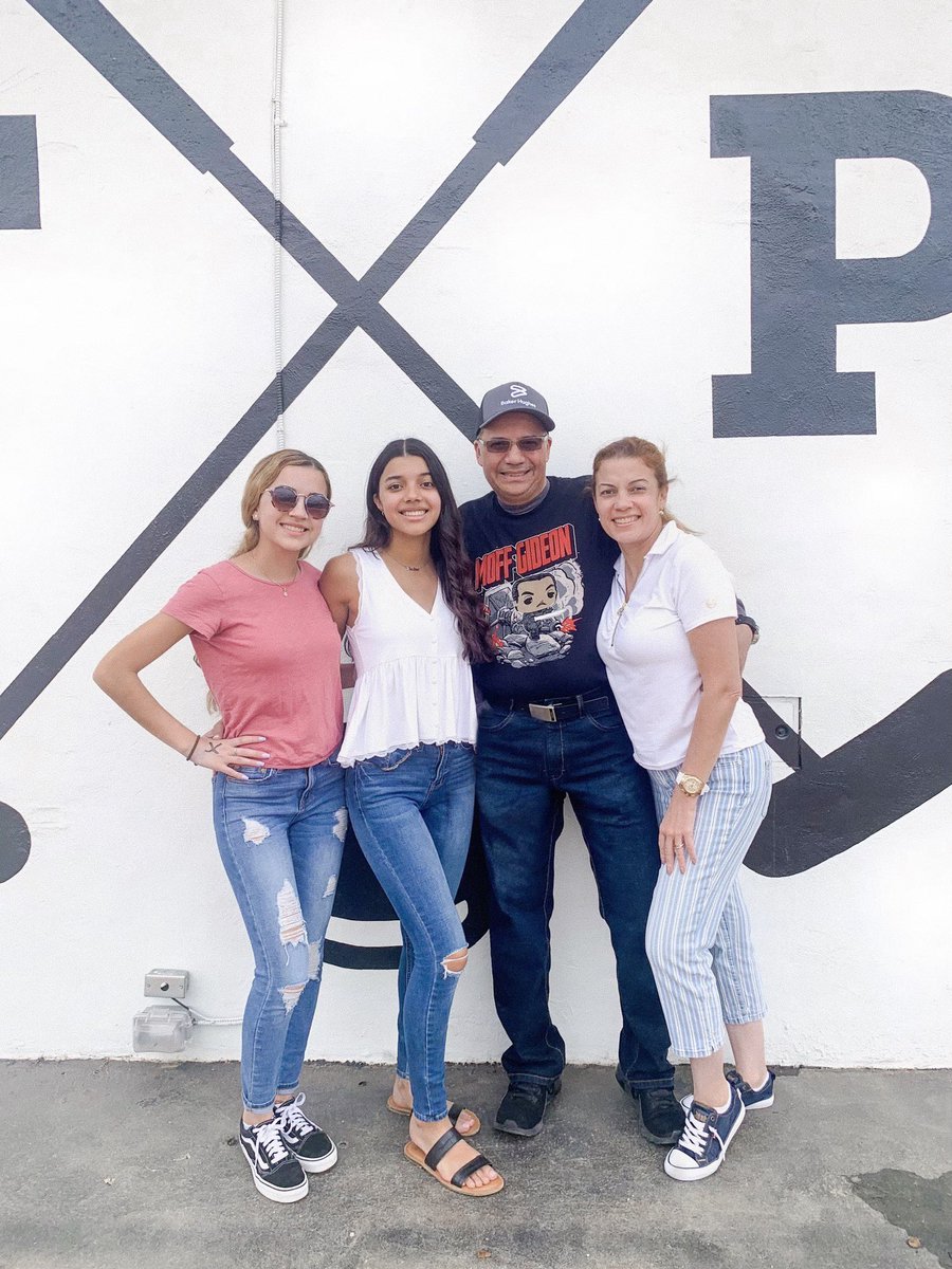 TxStDSweets's tweet photo. Family Day 🤝 Putt Pub https://t.co/H0AYm70oyZ