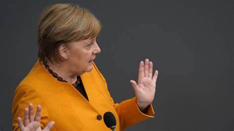 OdileRobotti's tweet photo. #angelamerkel insegna come farsi applaudire dopo aver commesso un errore : prendendosi la #responsabilità senza cercare scuse e chiedendo scusa. https://t.co/RcLzA9ohvh
 #leadershipfemminile https://t.co/0Sp84FjreM