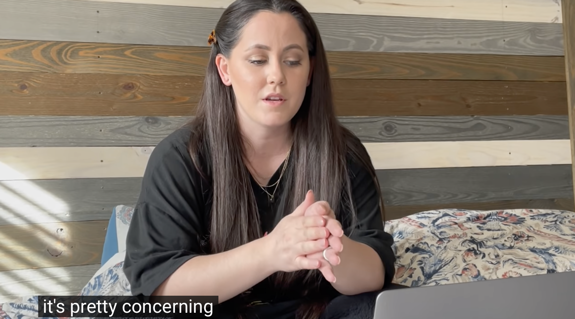Former #TeenMom2 star Jenelle Evans reveals she has a cyst in her spinal cord & diagnoses herself with a rare disorder: A recap of her latest video: https://t.co/ZID88fK26s https://t.co/67By145feL