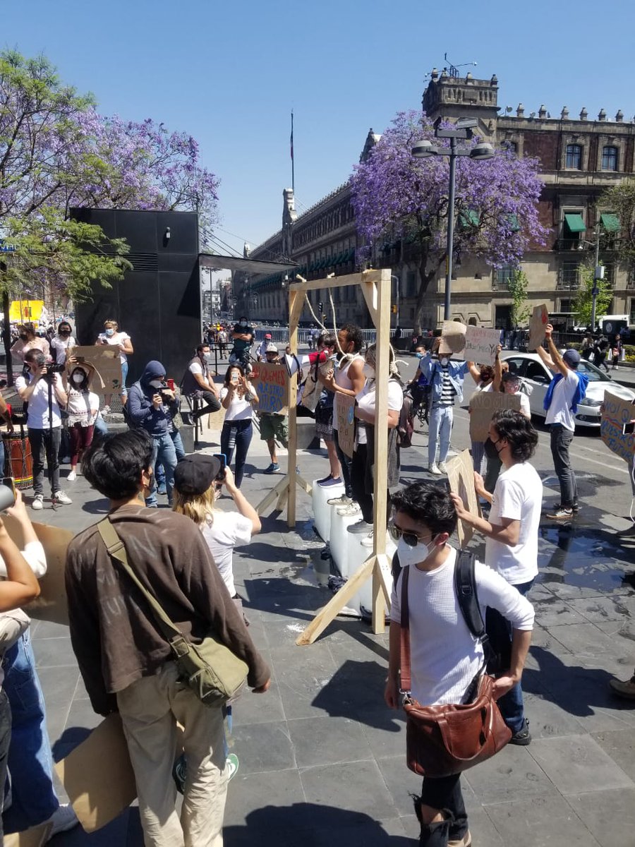 ajuves_mx's tweet photo. Hoy alzamos la voz en la @SCJN en contra de la reforma a la Ley de la Industria Eléctrica y presentamos el Amparo en contra.
La vamos a tumbar!!
#NoQuemenNuestroFuturo #JovenesPorNuestroFuturo #LeyCombustoleo #energiasrenovables #FormaParteDelCambio #NoMasPromesasVacias https://t.co/YJbfoGoU94