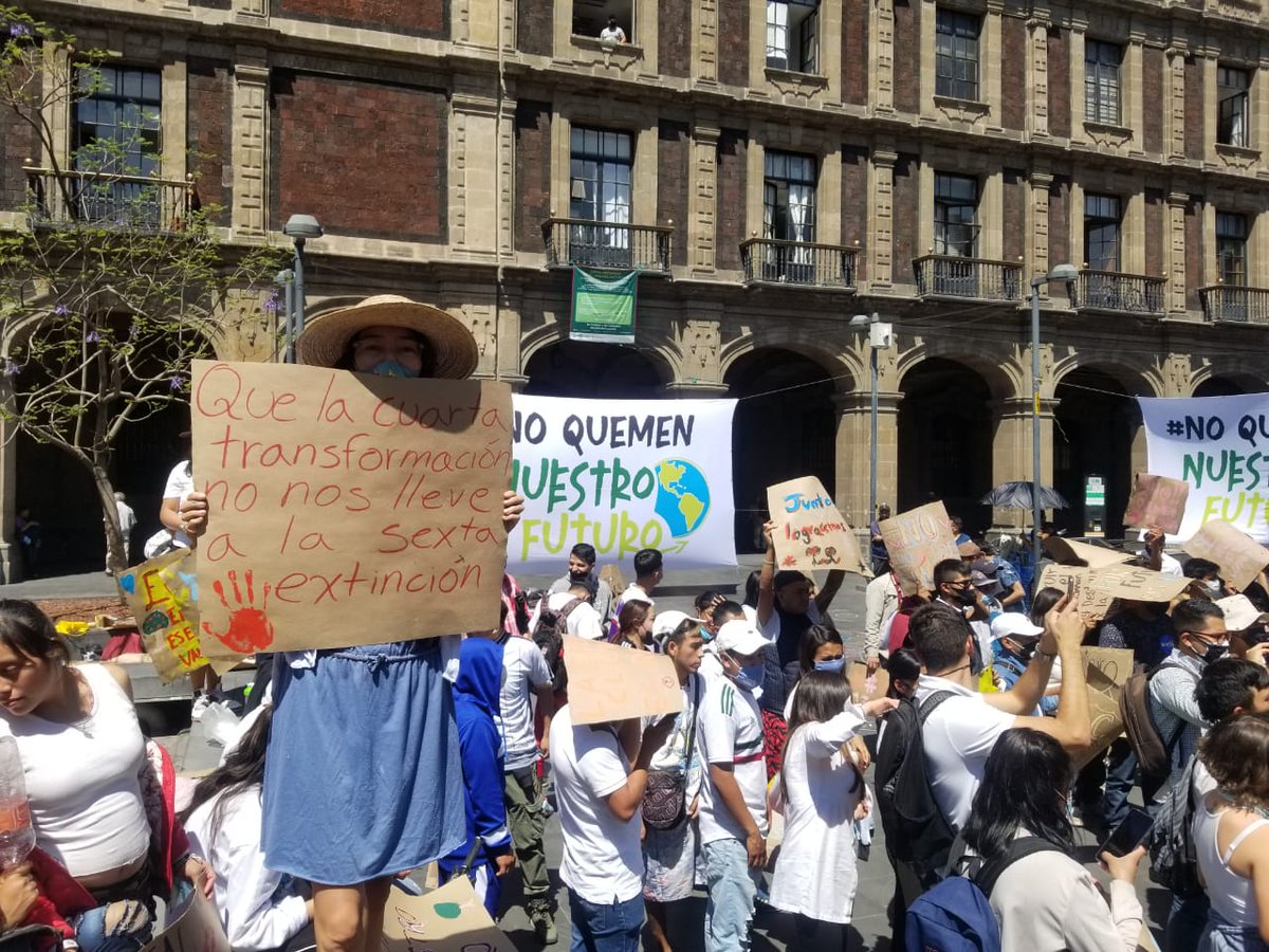 ajuves_mx's tweet photo. Hoy alzamos la voz en la @SCJN en contra de la reforma a la Ley de la Industria Eléctrica y presentamos el Amparo en contra.
La vamos a tumbar!!
#NoQuemenNuestroFuturo #JovenesPorNuestroFuturo #LeyCombustoleo #energiasrenovables #FormaParteDelCambio #NoMasPromesasVacias https://t.co/YJbfoGoU94