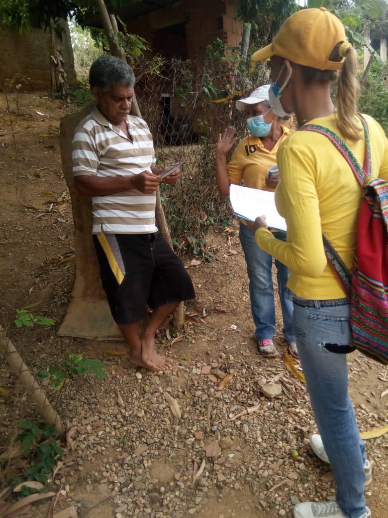 PJ_EdoMiranda's tweet photo. #24Mar Nuestros equipos de @Pr1meroJusticia siguen en la calle conversando con los vecinos sobre la importancia de tener las condiciones mínimas para ir a unas elecciones justas y transparentes, siempre conservando las medidas de bioseguridad
#mirandaexigecondiciones https://t.co/1g0AhG8qjt