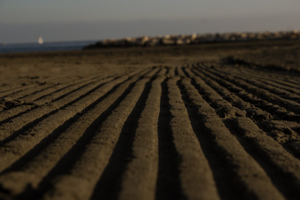 lightbug_gm's tweet photo. Follow your road... 

#spain🇪🇸 #photo #canon #50mm #malaga #costadelsol #spain #loveislove #seafood #atardecer #atardeceres #photography #Canon #EOS600D https://t.co/b1AVg73JT2