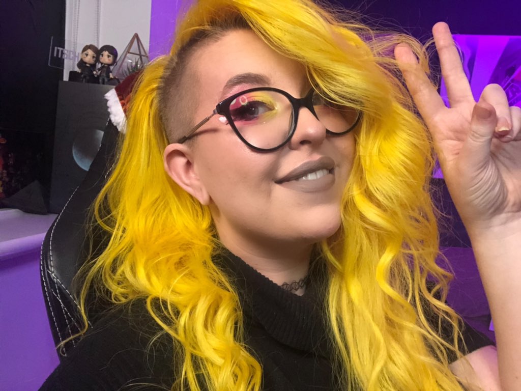 itsCharleyytho's tweet image. AND NOW - live with my very first attempt at D2’s #DeepStoneCrypt raid 🥶❄️

⚠️ ft. @bex_bomb @PatrickDane @Just_Ge0 @foxholeguy @LukeTStevenson 
⏰ live until whenever tbh
🔗 twitch.tv/itsCharleyytho