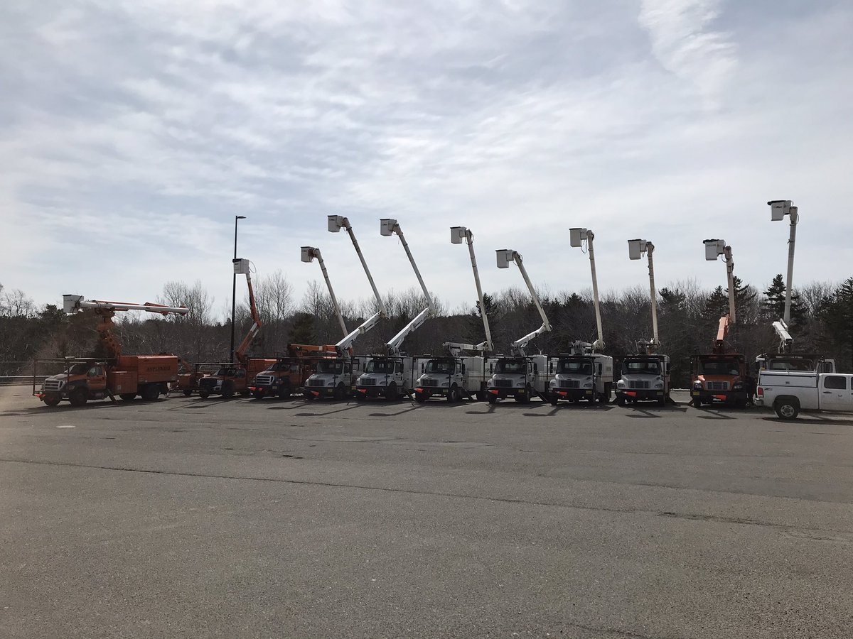 bunsenb_turner's tweet photo. A bit #otherworldly at the Walmart parking lot in #DigbyNS today. https://t.co/wT31fHU4xx