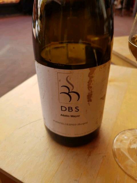 FERNANDOSYRAH's tweet photo. Interesante recuperación de la Albillo Mayor en la zona….Wine en @deblasserrano por Vivino: https://t.co/XIXa612pxq https://t.co/7j7bn1BioO