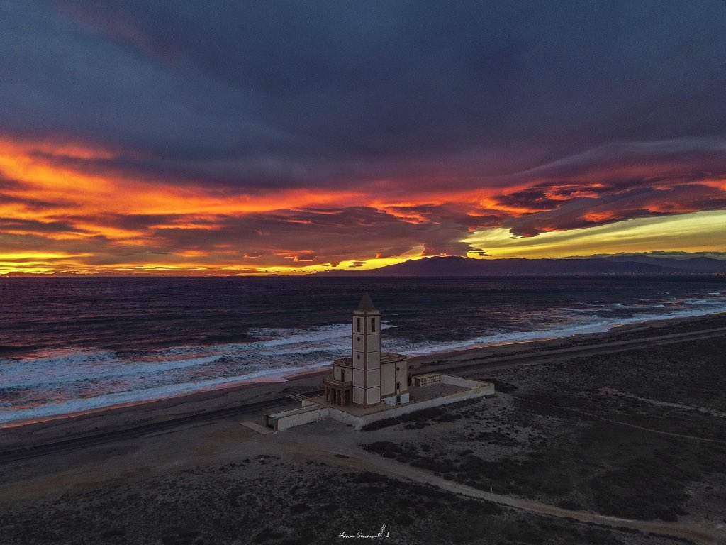 adrisanchezr_'s tweet photo. ¿Cual es la ciudad con el mejor atardecer y porque Almería? https://t.co/xzbBnErEJ0