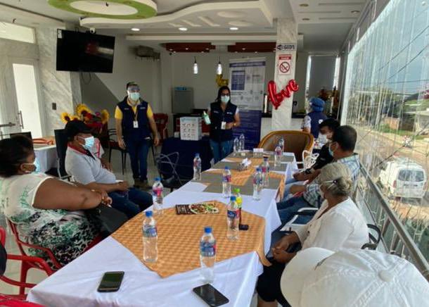 Salud_Guayas's tweet photo. #YoMeCuido I Personal del Centro de Salud #Progreso y #Porsoja informan a la comunidad medidas de prevención para evitar el contagio de #COVID19 como el frecuente  #LavadoDeManos, uso correcto de la mascarilla y mantener el distanciamiento social. #ActivadosPorLaSalud https://t.co/6tg5CvPGAE