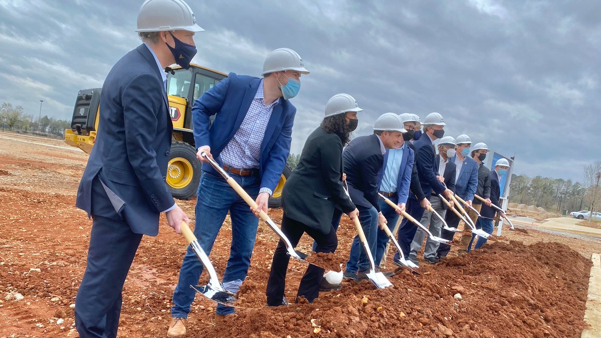 City of Huntsville, AL (@huntsvillecity) on Twitter photo The City was excited to break ground this week on the Metronome at MidCity, a new development that will feature 296 residential units and ground-floor retail when complete. Congrats to <a href="/midcitydistrict/">MidCity District</a>, RCP Companies and Revolution Capital on starting this amazing project! The City was excited to break ground this week on the Metronome at MidCity, a new development that will feature 296 residential units and ground-floor retail when complete. Congrats to <a href="/midcitydistrict/">MidCity District</a>, RCP Companies and Revolution Capital on starting this amazing project!