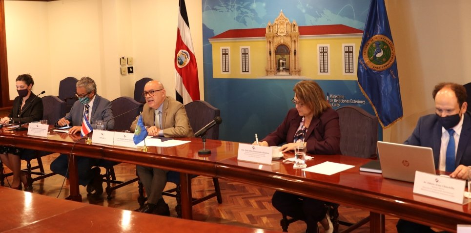 CRcancilleria's tweet photo. Costa Rica lidera fortalecimiento de esfuerzos de cooperación con la Unión Europea en el contexto del Sistema de la Integración Centroamericana (SICA)
#Comunicado 👉https://t.co/bgxEYIXXJl
@sg_sica
#PPTSICACR #SomosAcciónExterior https://t.co/22Ifn2A6af