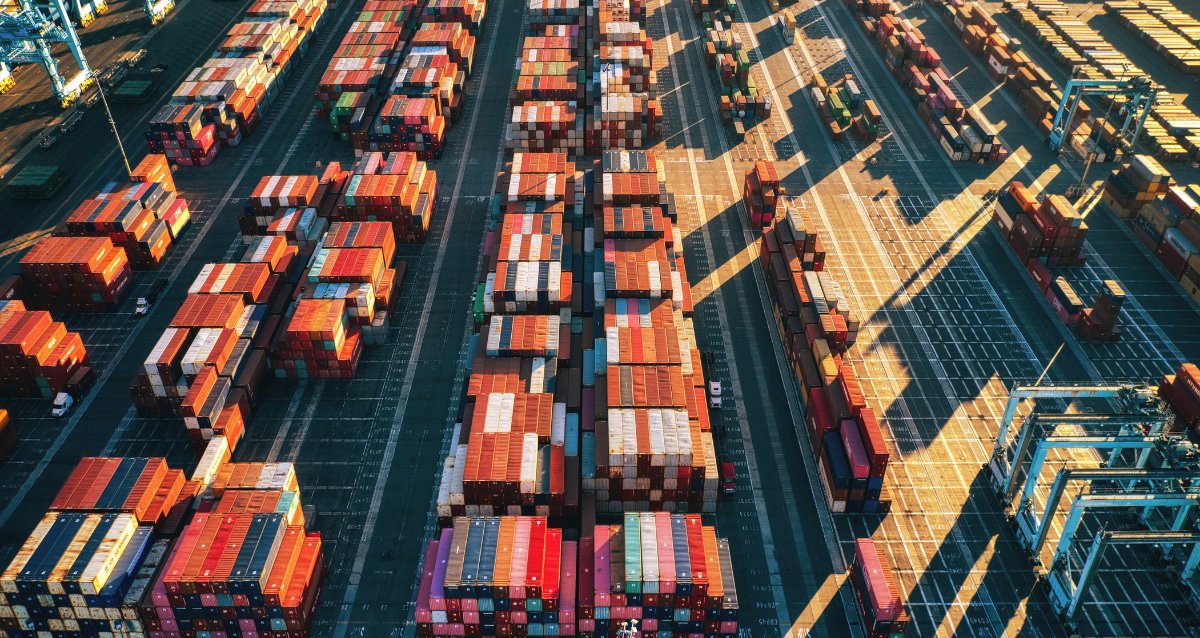 _CargoChain's tweet photo. Visibility of cargo isn’t just location - it’s intelligence. Data is often stored in multiple systems, making it difficult to trace, manage, and optimize. Store and manage your information in one centralized platform for a single point of truth. https://t.co/F4zOCMOfNV #data https://t.co/aSqaMXZ6xE