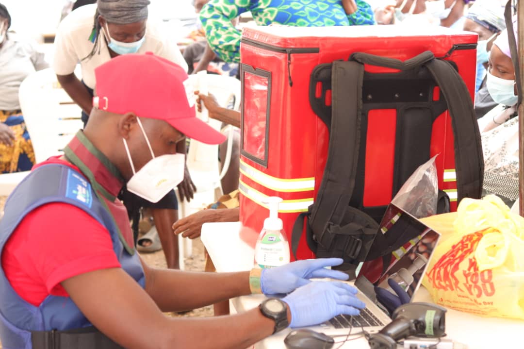 NCDCgov's tweet photo. Today, we joined @NTBLCP1 for a community outreach in Lugbe, Abuja to carry out sensitisation of the public on tuberculosis and also provided free tests.

#TheClockisTicking #EndTBinNigeria 
#EndTB #WorldTBDay https://t.co/tYxGQN970O