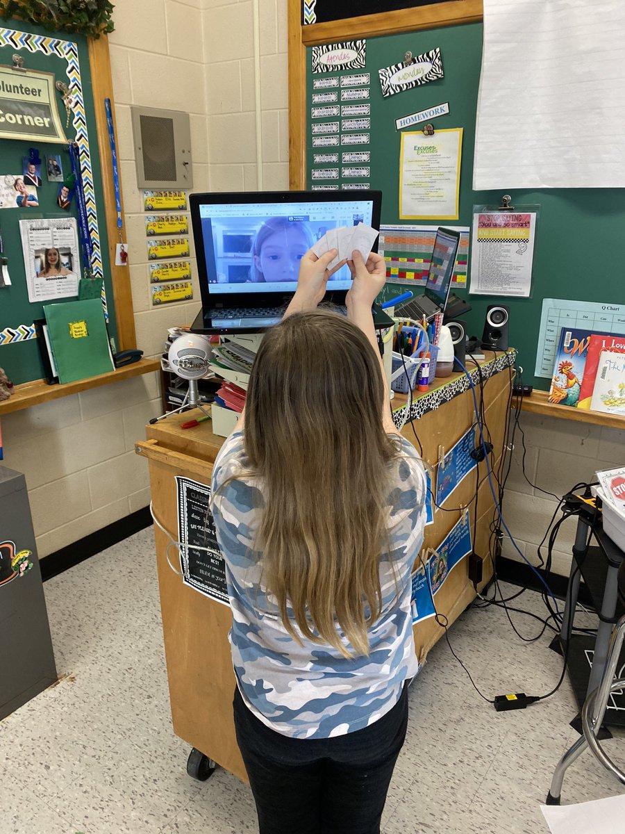 MrsWakem's tweet photo. Group work over Google Meet. #learningdoesnotstop Can you tell the time on the analogue clock? @SDStampeders #tvdsbmath #technology https://t.co/KQQpWD17Ki