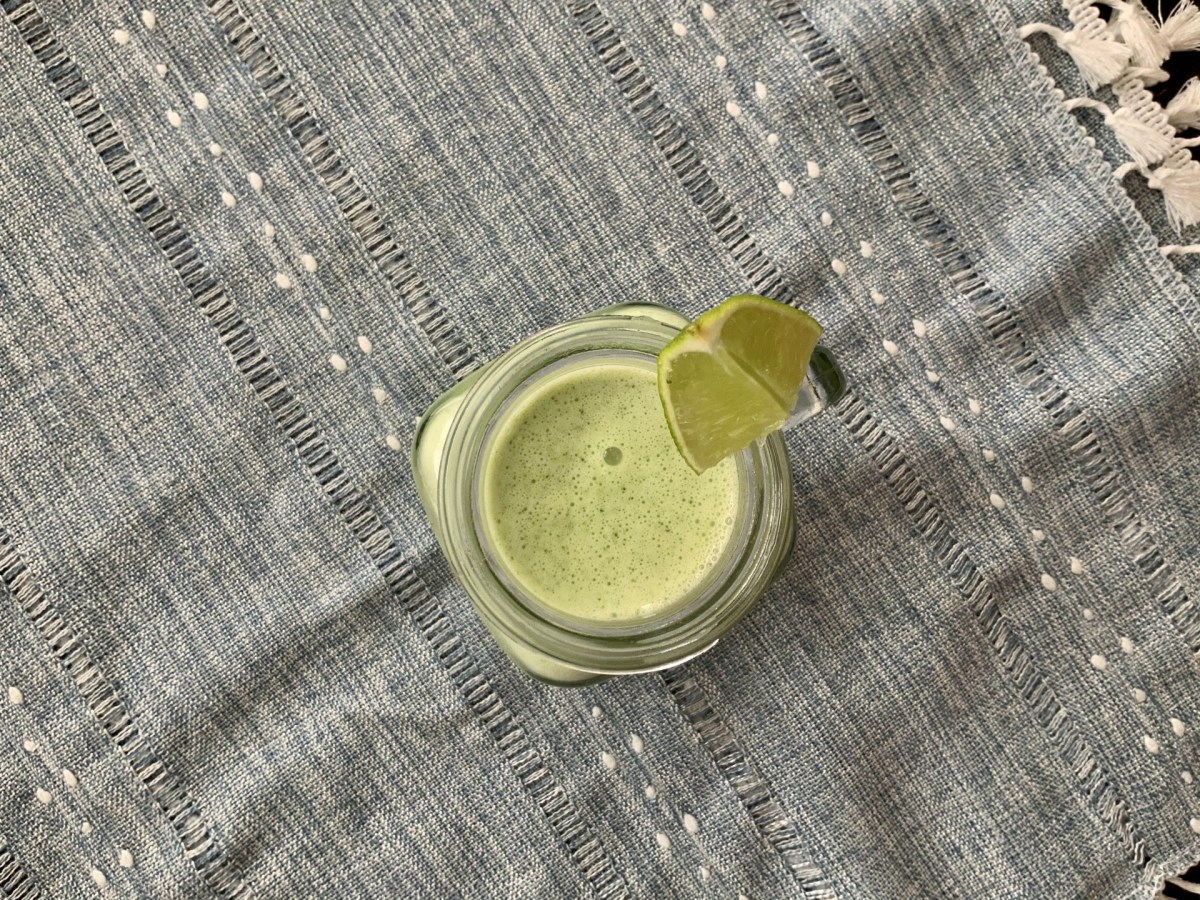 vegpapa's tweet photo. WARNING: This pretty-looking smoothie has broccoli in it. And no, you would never know that the broccoli is there! https://t.co/BN98WmcXRY 
#vegansmoothies #smoothies #detoxdrinks #detoxideas #detox #vegpapa https://t.co/CQz41j3bHd