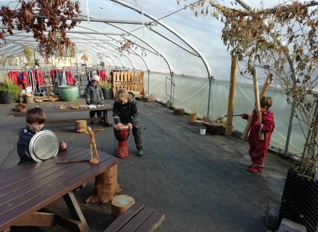 MidEYLCOL's tweet photo. Our Blue Tits were exploring sound in the polytunnel this morning. They used different materials and instruments and worked together to make a collective sound. Some of the children in the next zone heard and joined in with their own music too! #redjacketpeople https://t.co/cuLDk3rMZj
