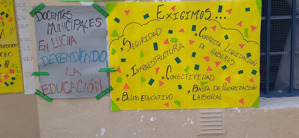 CloGatica's tweet photo. Las autoridades de educación parecen desconocer los derechos adquiridos y ejercen violencia institucional contra trabajadores.
Después se rasgan las vestiduras y se hacen los "éticos". https://t.co/aZauOHmjxl