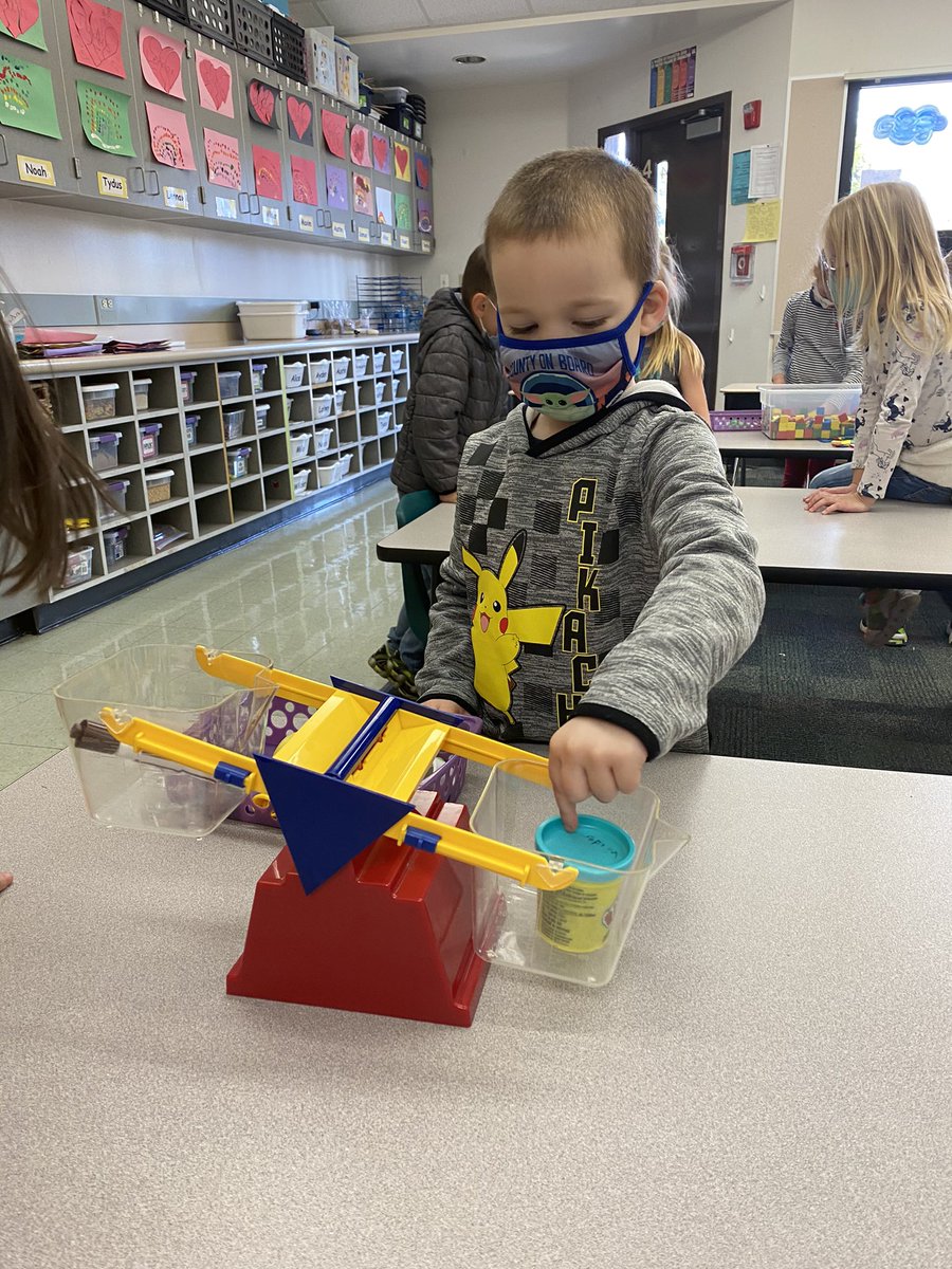 MrsMartinezDC's tweet photo. Exploring heavier and lighter in TK today with pan balances! @rcsdDC #rcsdchampions #DCkidsdeserveit https://t.co/e3Et27OSHT