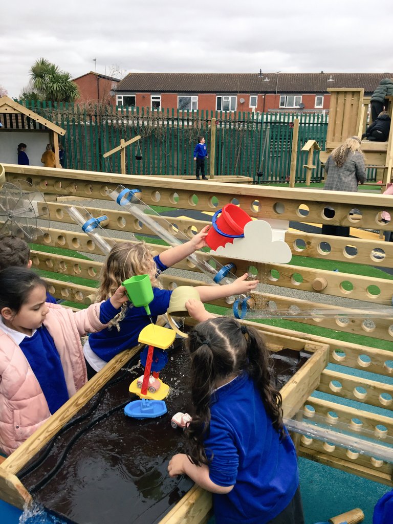 NET_WHC's tweet image. Mud kitchen and water damming
Plenty of exploration, communication and fun in our #EarlyYearsWorld today.
#WeAreForeverRising