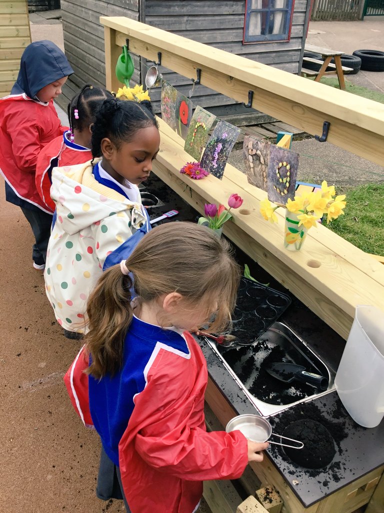 NET_WHC's tweet image. Mud kitchen and water damming
Plenty of exploration, communication and fun in our #EarlyYearsWorld today.
#WeAreForeverRising